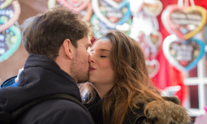 master-the-art-of-how-to-french-kiss-a-girl-perfectly-with-these-10-tips